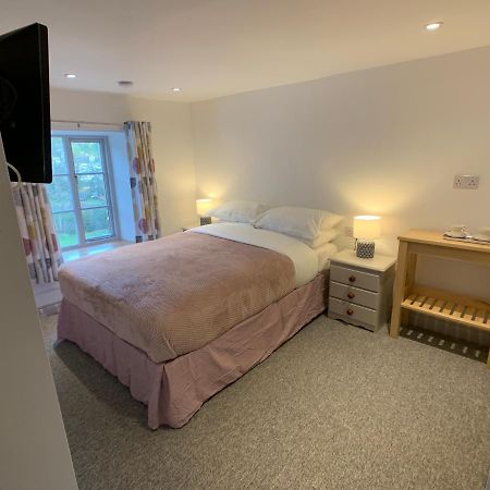 Swan House Tea Room And Bed & Breakfast Lydney Extérieur photo