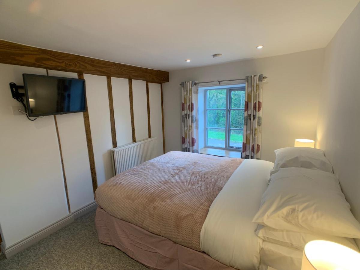 Swan House Tea Room And Bed & Breakfast Lydney Extérieur photo