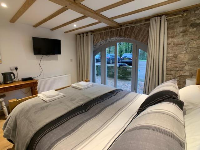 Swan House Tea Room And Bed & Breakfast Lydney Extérieur photo