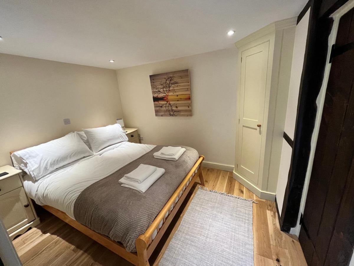 Swan House Tea Room And Bed & Breakfast Lydney Extérieur photo